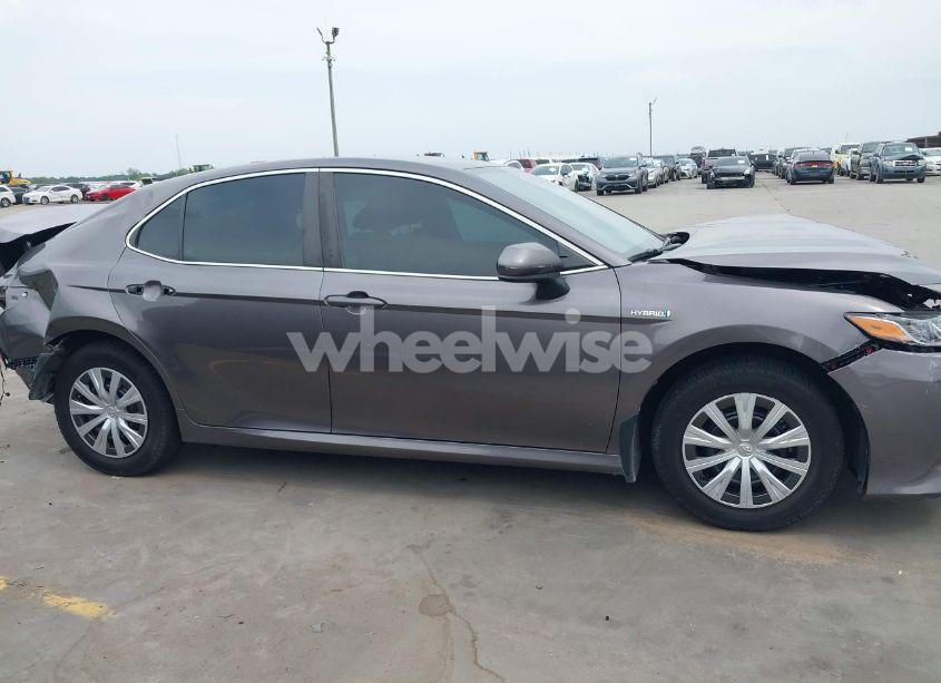 Photo 14 of 2020 Toyota Camry LE HYBRID (VIN 4T1C31AK0LU523389)