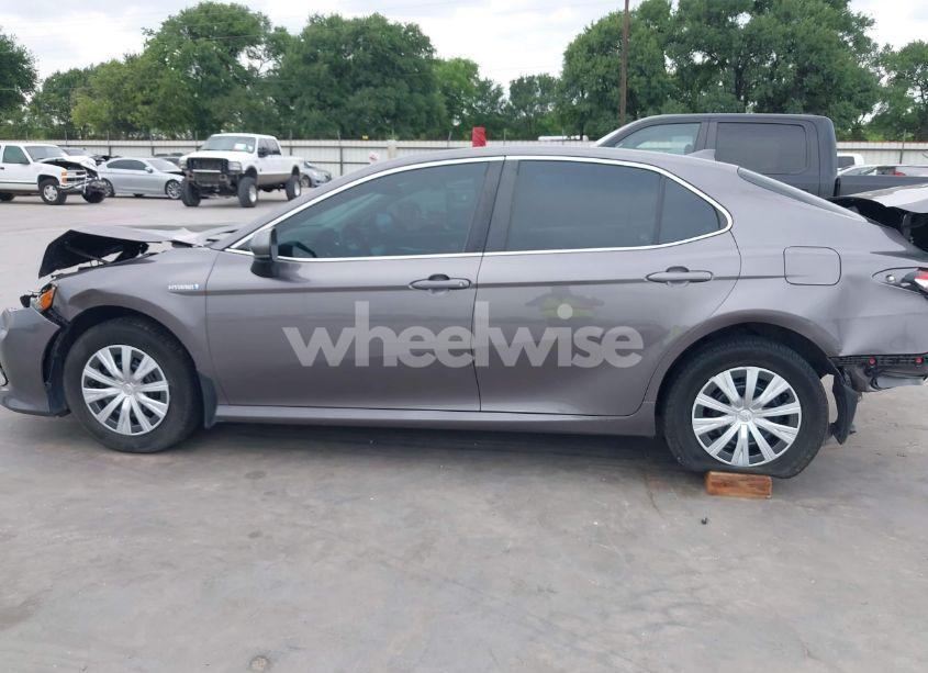 Photo 15 of 2020 Toyota Camry LE HYBRID (VIN 4T1C31AK0LU523389)