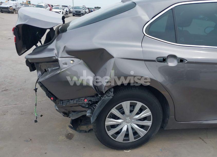 Photo 19 of 2020 Toyota Camry LE HYBRID (VIN 4T1C31AK0LU523389)