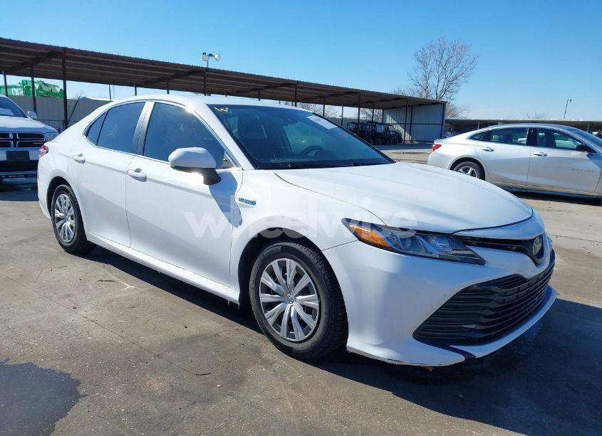 2020 Toyota Camry LE HYBRID (VIN 4T1C31AK1LU525670) main photo