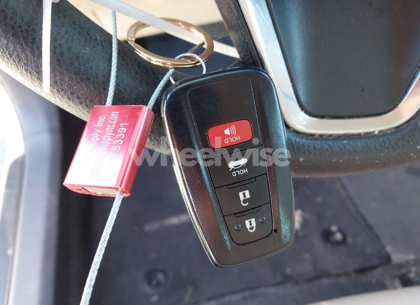 Photo 11 of 2020 Toyota Camry LE HYBRID (VIN 4T1C31AK1LU525670)