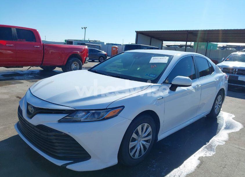 Photo 2 of 2020 Toyota Camry LE HYBRID (VIN 4T1C31AK1LU525670)