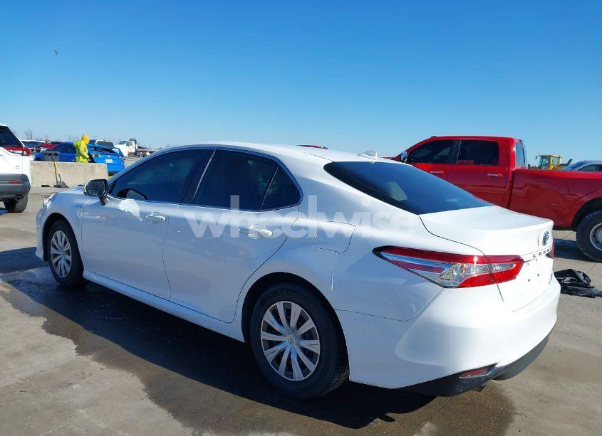 Photo 3 of 2020 Toyota Camry LE HYBRID (VIN 4T1C31AK1LU525670)
