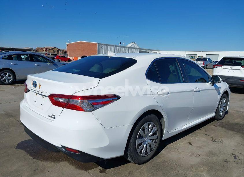 Photo 4 of 2020 Toyota Camry LE HYBRID (VIN 4T1C31AK1LU525670)