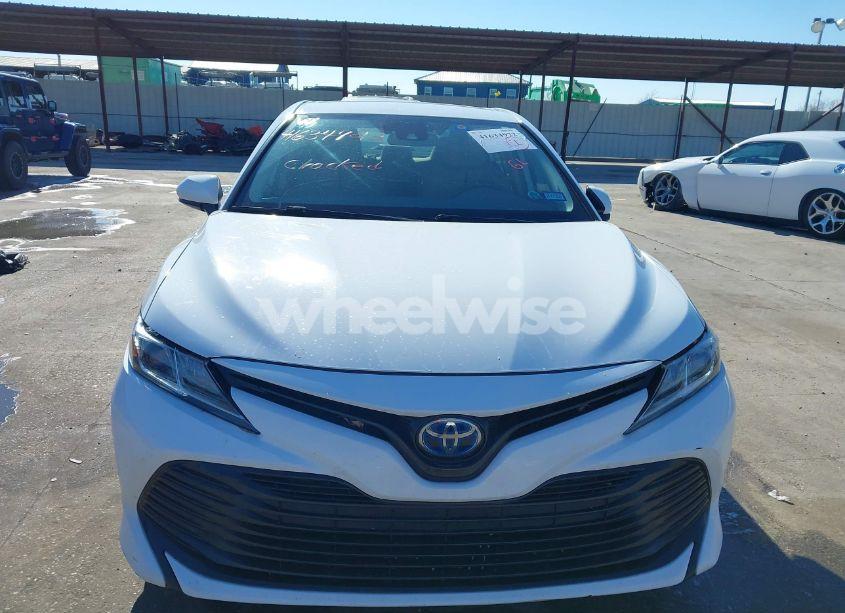 Photo 6 of 2020 Toyota Camry LE HYBRID (VIN 4T1C31AK1LU525670)