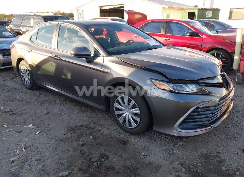 2021 Toyota Camry LE HYBRID (VIN 4T1C31AK1MU555589) main photo