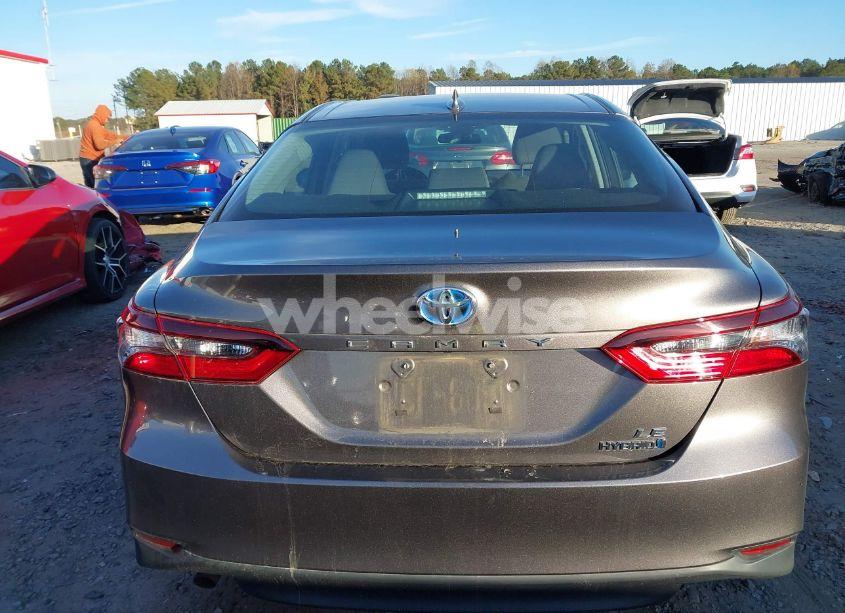 Photo 16 of 2021 Toyota Camry LE HYBRID (VIN 4T1C31AK1MU555589)