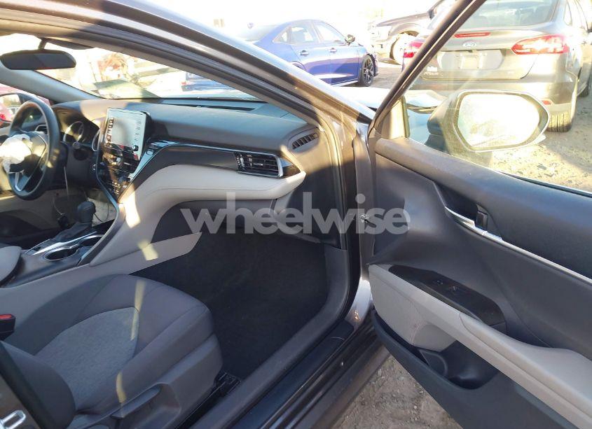 Photo 5 of 2021 Toyota Camry LE HYBRID (VIN 4T1C31AK1MU555589)