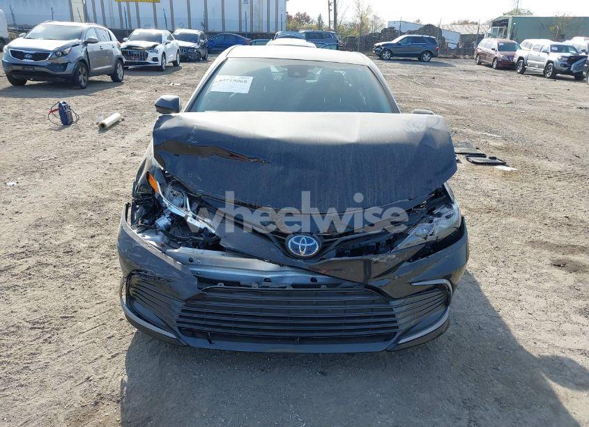 Photo 13 of 2022 Toyota Camry LE (VIN 4T1C31AK1NU580817)