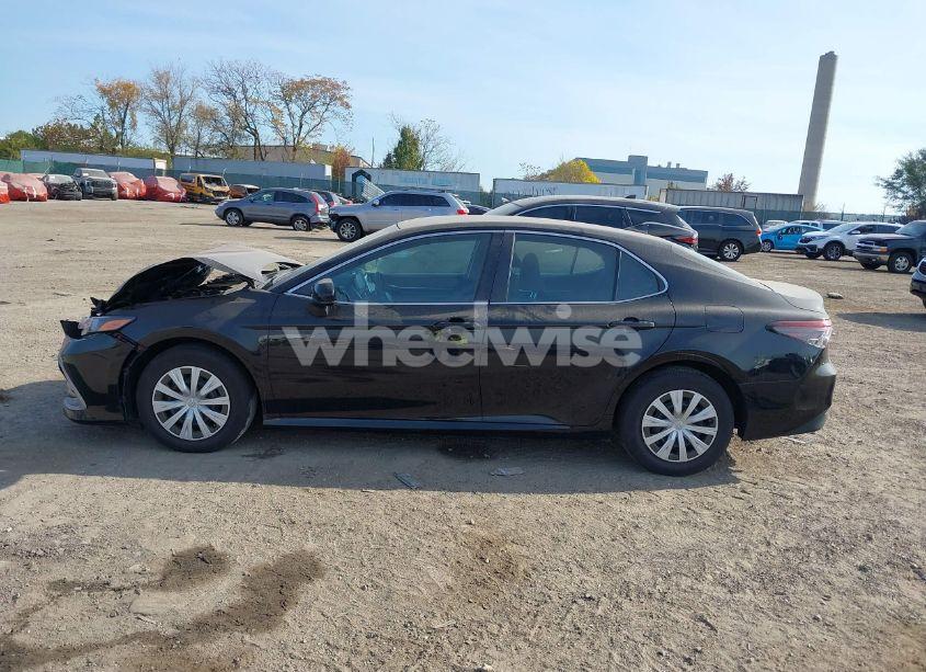 Photo 15 of 2022 Toyota Camry LE (VIN 4T1C31AK1NU580817)
