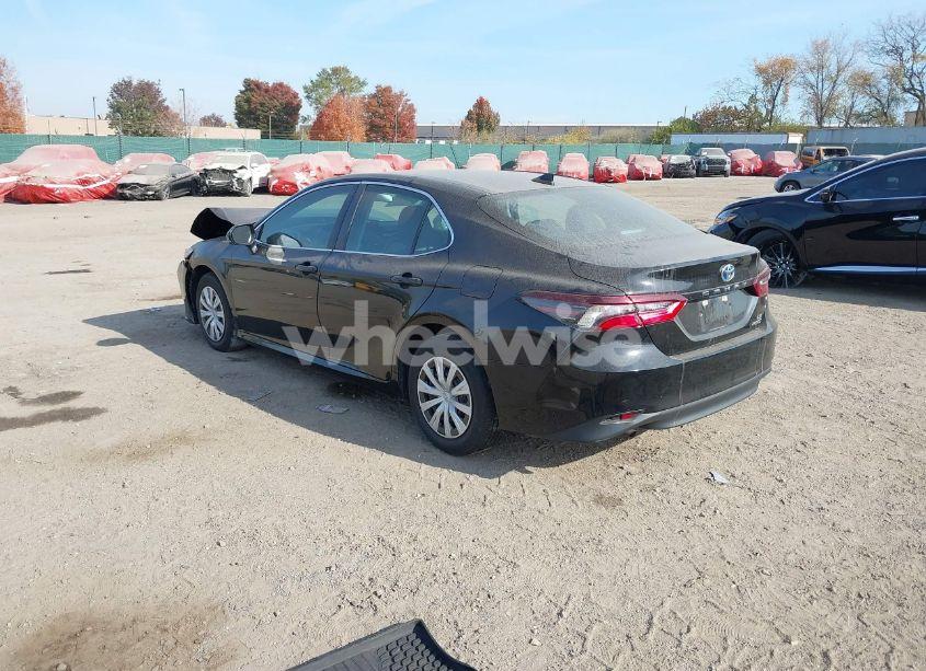 Photo 3 of 2022 Toyota Camry LE (VIN 4T1C31AK1NU580817)