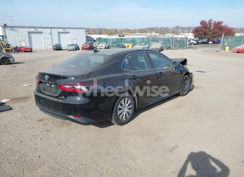 Photo 4 of 2022 Toyota Camry LE (VIN 4T1C31AK1NU580817)