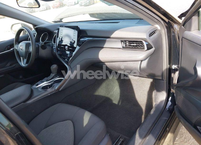 Photo 5 of 2022 Toyota Camry LE (VIN 4T1C31AK1NU580817)