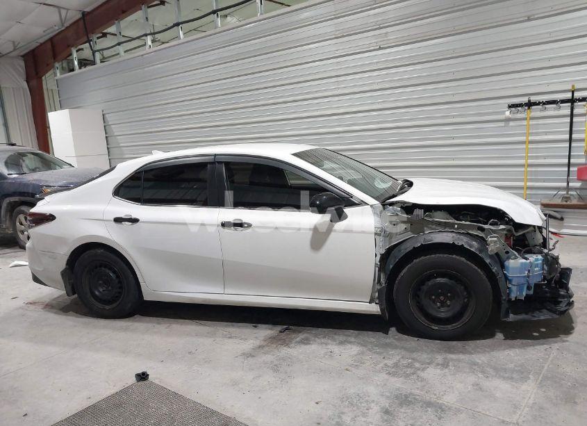 Photo 13 of 2022 Toyota Camry LE HYBRID (VIN 4T1C31AK1NU592305)