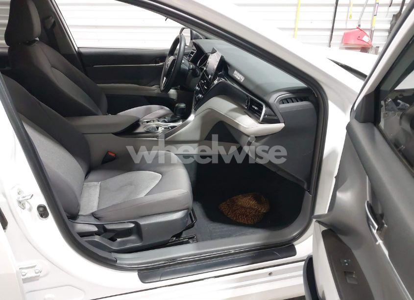 Photo 5 of 2022 Toyota Camry LE HYBRID (VIN 4T1C31AK1NU592305)