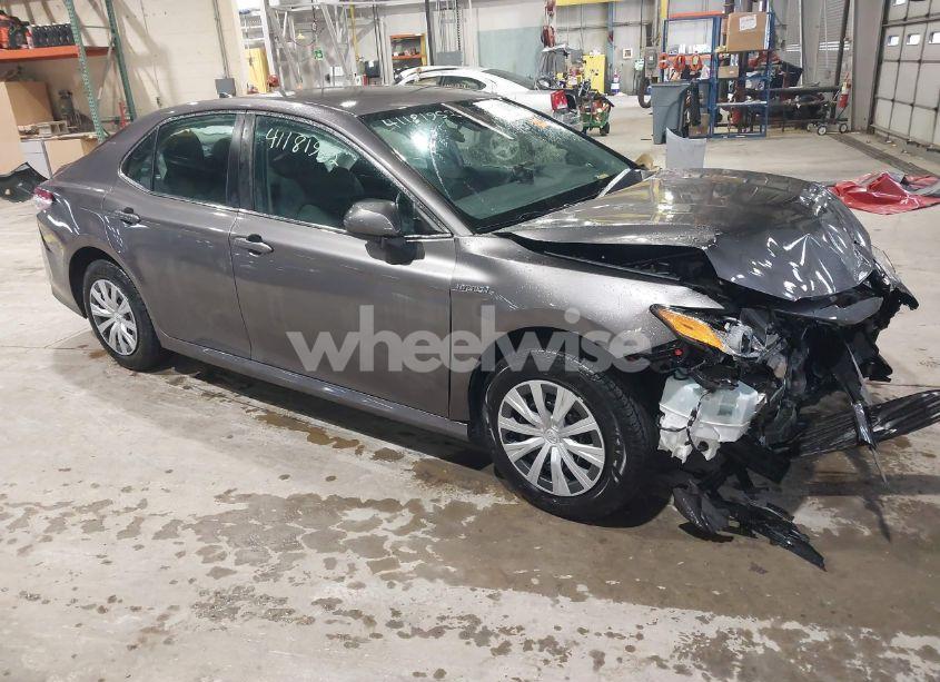 2020 Toyota Camry LE HYBRID (VIN 4T1C31AK2LU017742) main photo