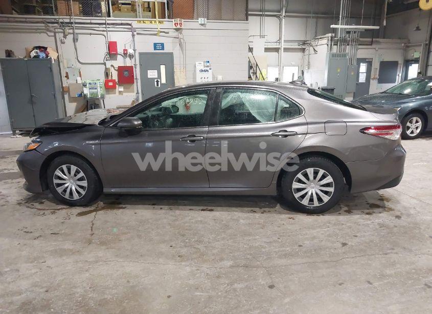 Photo 14 of 2020 Toyota Camry LE HYBRID (VIN 4T1C31AK2LU017742)