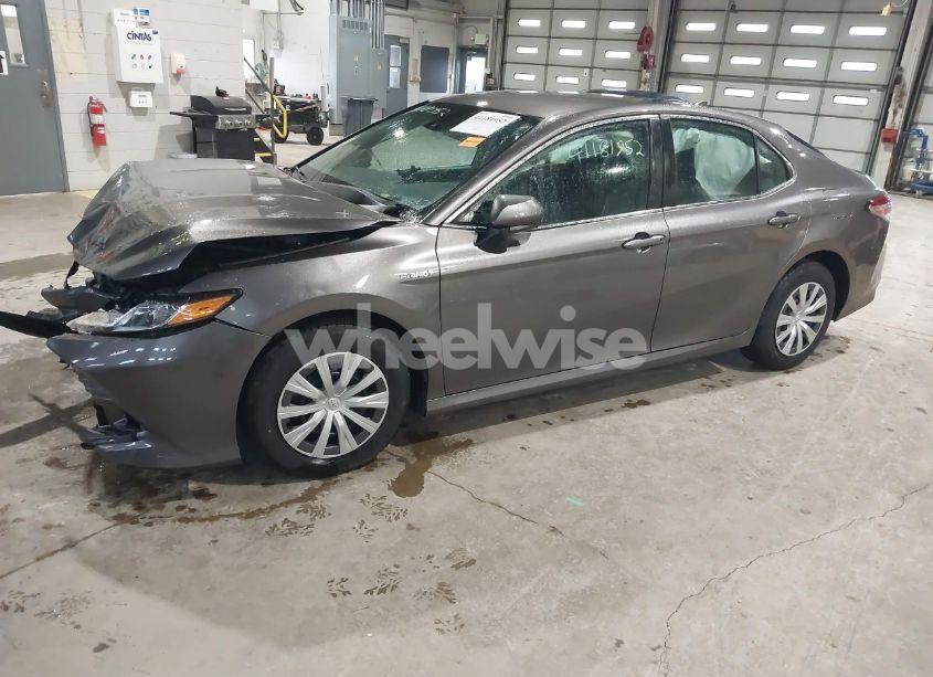 Photo 2 of 2020 Toyota Camry LE HYBRID (VIN 4T1C31AK2LU017742)