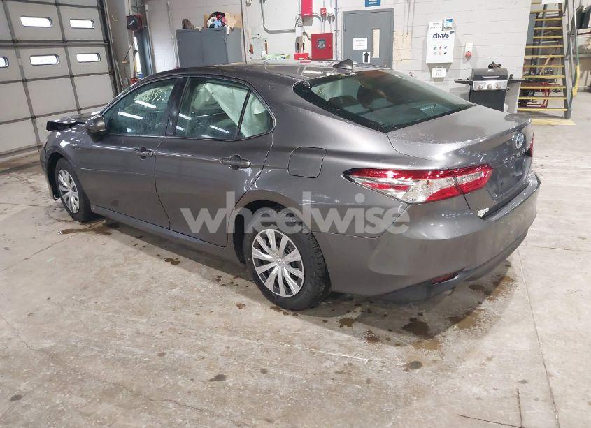 Photo 3 of 2020 Toyota Camry LE HYBRID (VIN 4T1C31AK2LU017742)
