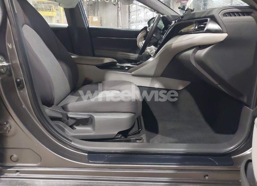 Photo 5 of 2020 Toyota Camry LE HYBRID (VIN 4T1C31AK2LU017742)