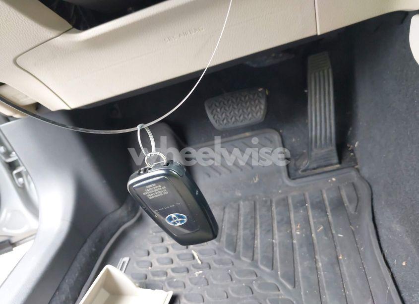 Photo 11 of 2020 Toyota Camry LE HYBRID (VIN 4T1C31AK2LU530862)