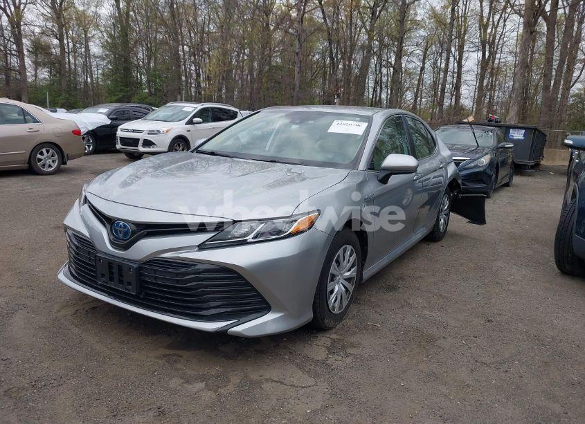 Photo 2 of 2020 Toyota Camry LE HYBRID (VIN 4T1C31AK2LU530862)