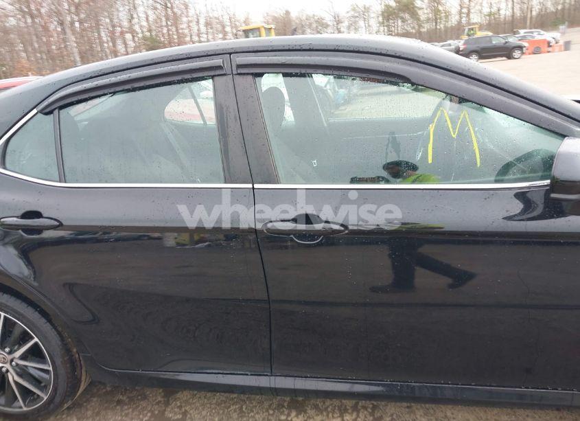 Photo 13 of 2020 Toyota Camry LE HYBRID (VIN 4T1C31AK2LU538685)