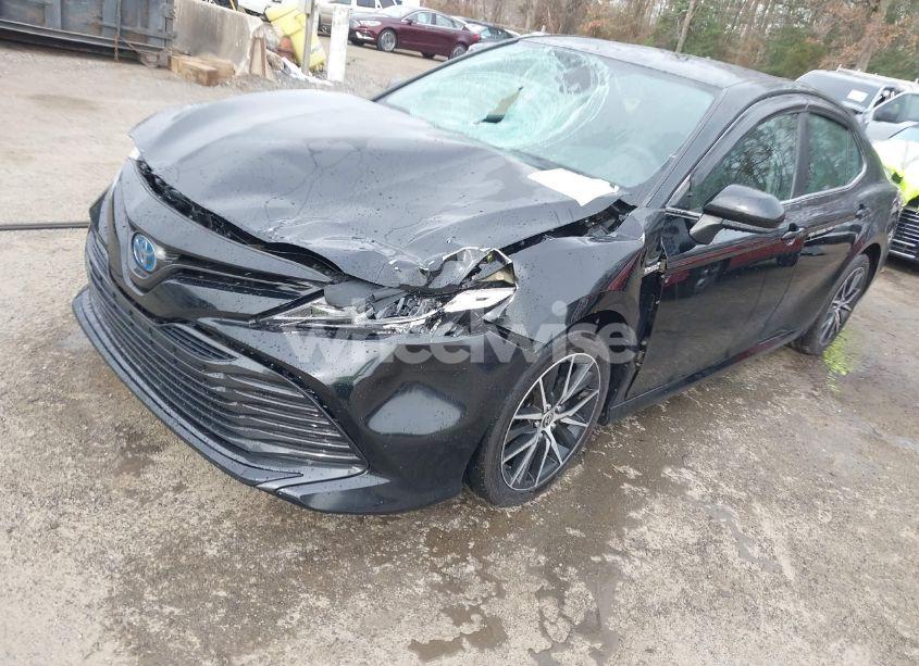 Photo 2 of 2020 Toyota Camry LE HYBRID (VIN 4T1C31AK2LU538685)
