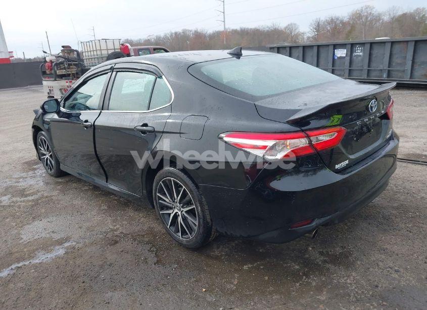 Photo 3 of 2020 Toyota Camry LE HYBRID (VIN 4T1C31AK2LU538685)