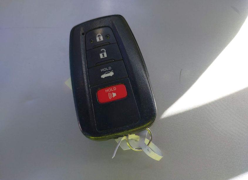 Photo 11 of 2020 Toyota Camry LE HYBRID (VIN 4T1C31AK2LU541652)