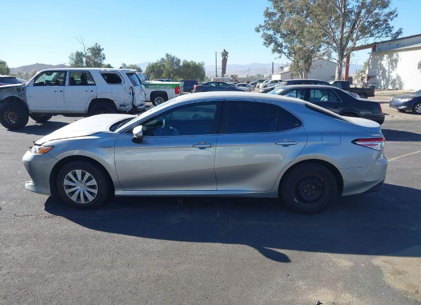 Photo 14 of 2020 Toyota Camry LE HYBRID (VIN 4T1C31AK2LU541652)