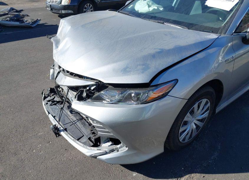 Photo 18 of 2020 Toyota Camry LE HYBRID (VIN 4T1C31AK2LU541652)