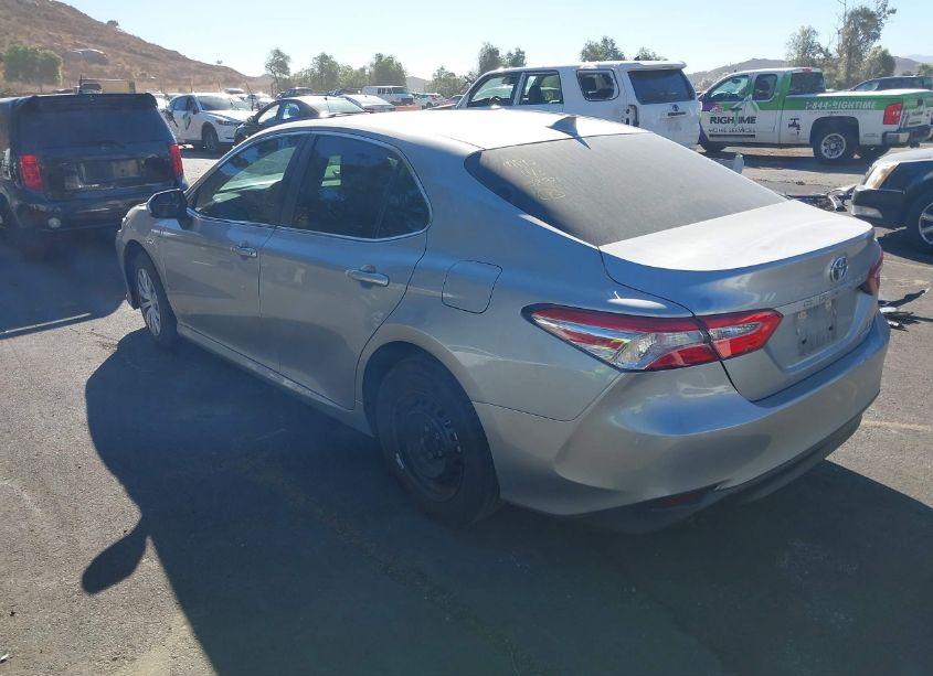 Photo 3 of 2020 Toyota Camry LE HYBRID (VIN 4T1C31AK2LU541652)