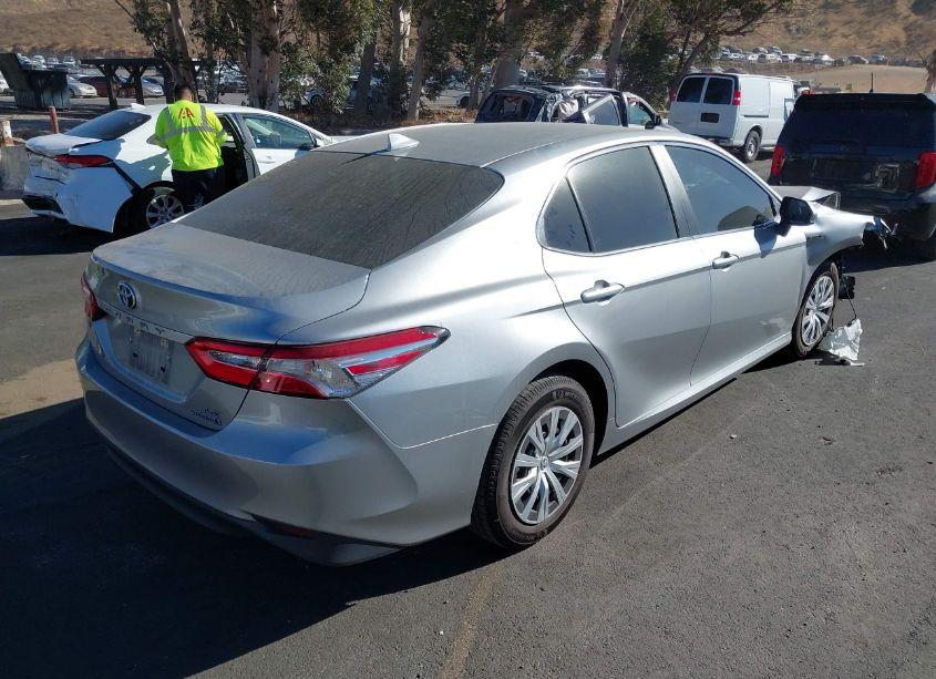 Photo 4 of 2020 Toyota Camry LE HYBRID (VIN 4T1C31AK2LU541652)