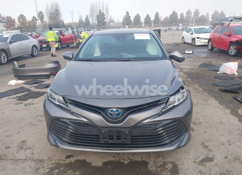 Photo 13 of 2020 Toyota Camry LE HYBRID (VIN 4T1C31AK2LU544731)