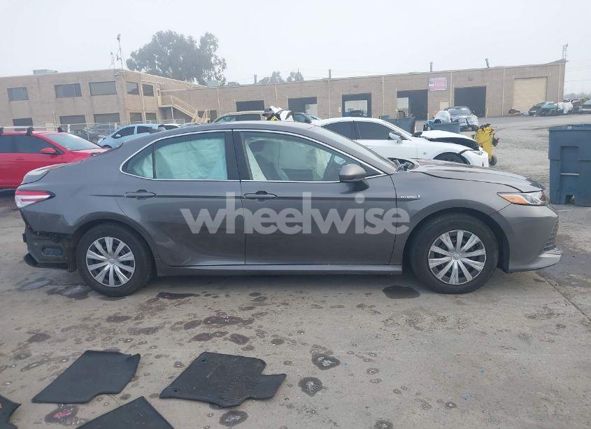 Photo 14 of 2020 Toyota Camry LE HYBRID (VIN 4T1C31AK2LU544731)