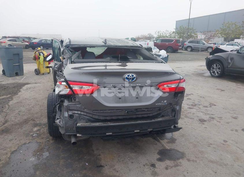 Photo 6 of 2020 Toyota Camry LE HYBRID (VIN 4T1C31AK2LU544731)