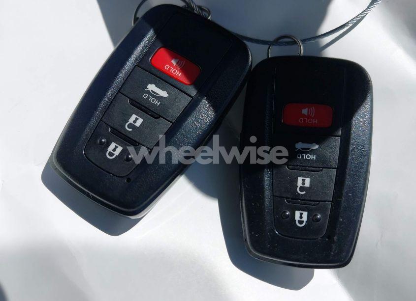 Photo 11 of 2021 Toyota Camry LE HYBRID (VIN 4T1C31AK2MU561188)