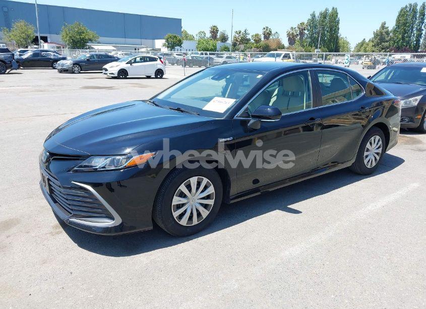 Photo 2 of 2021 Toyota Camry LE HYBRID (VIN 4T1C31AK2MU561188)