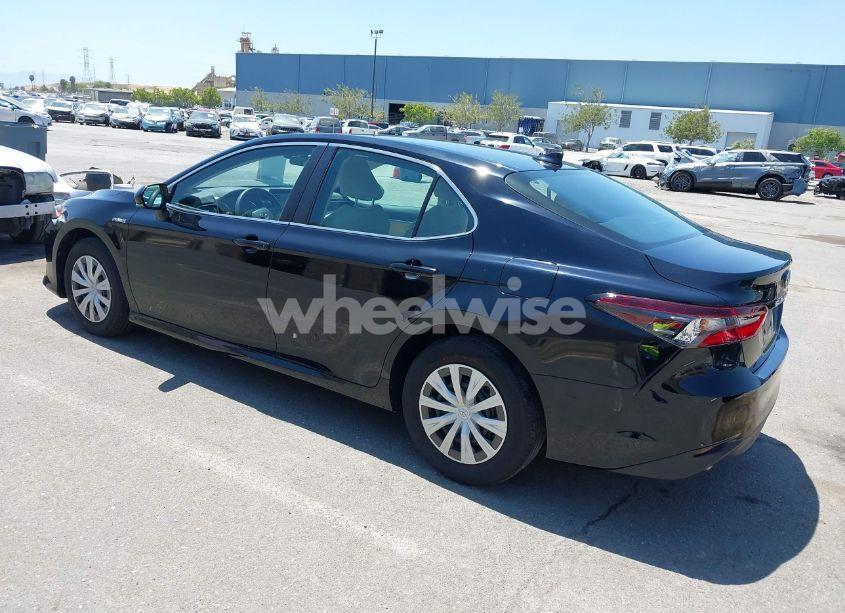 Photo 3 of 2021 Toyota Camry LE HYBRID (VIN 4T1C31AK2MU561188)