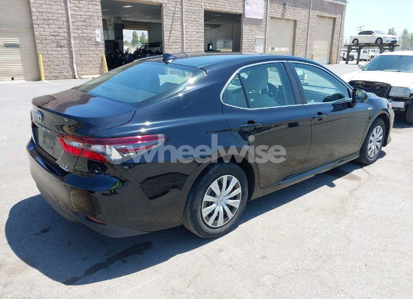 Photo 4 of 2021 Toyota Camry LE HYBRID (VIN 4T1C31AK2MU561188)