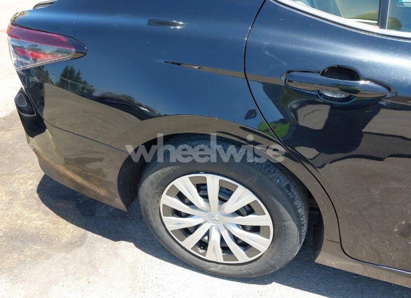 Photo 6 of 2021 Toyota Camry LE HYBRID (VIN 4T1C31AK2MU561188)