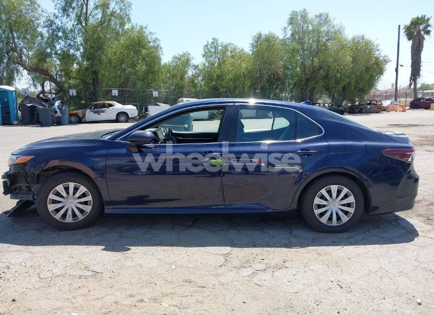 Photo 15 of 2022 Toyota Camry LE HYBRID (VIN 4T1C31AK2NU572063)