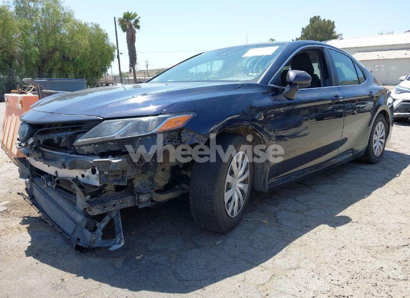 Photo 2 of 2022 Toyota Camry LE HYBRID (VIN 4T1C31AK2NU572063)