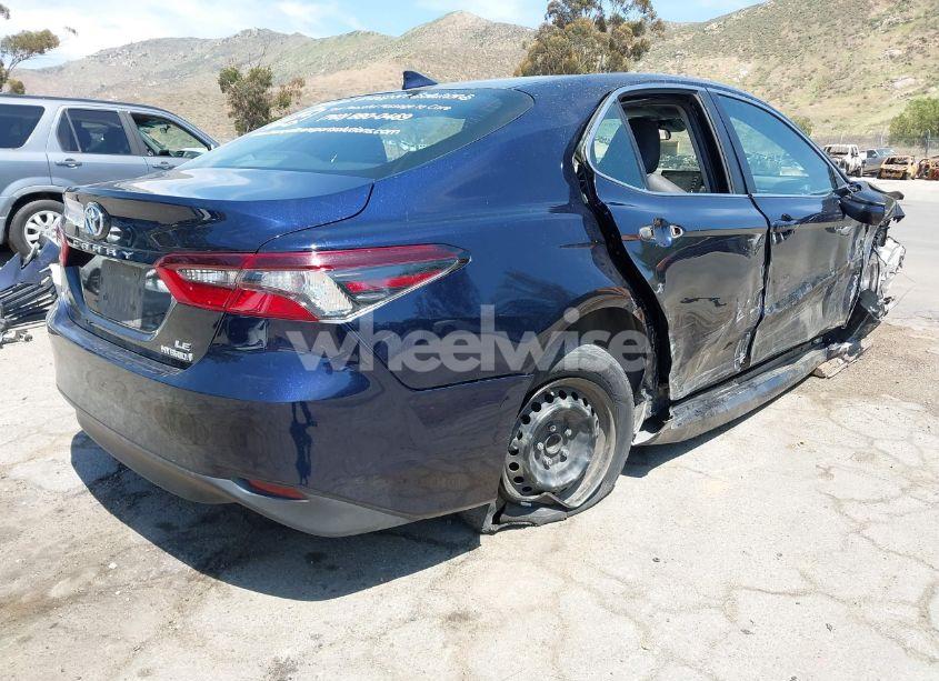 Photo 4 of 2022 Toyota Camry LE HYBRID (VIN 4T1C31AK2NU572063)