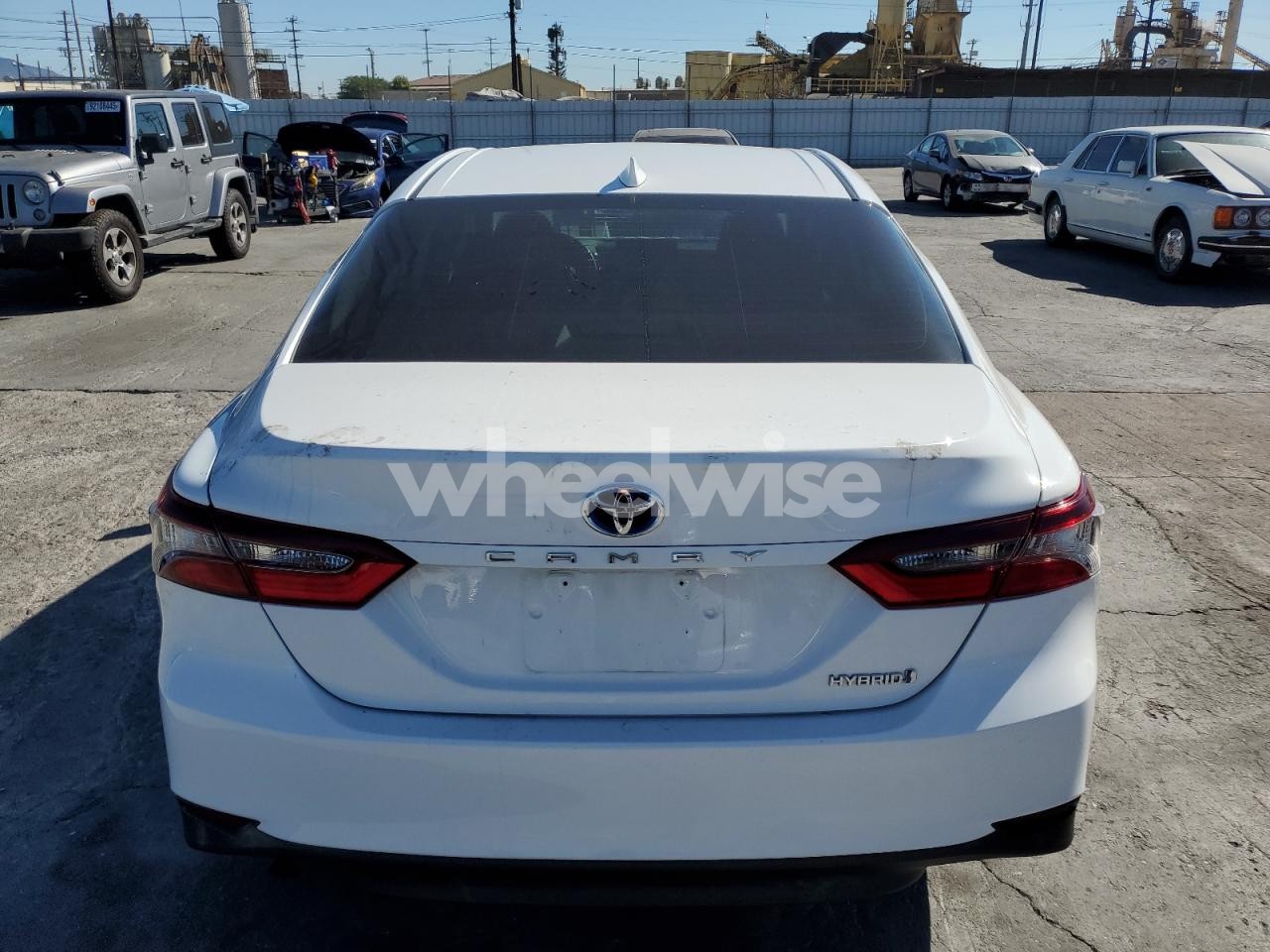 Photo 6 of 2022 TOYOTA CAMRY LE (VIN 4T1C31AK2NU575058)