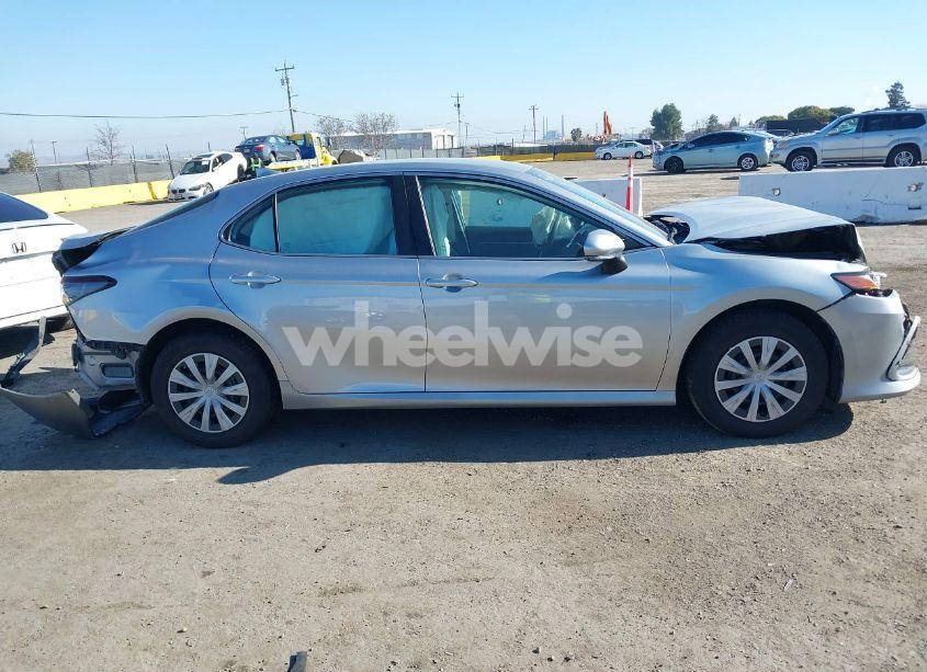 Photo 13 of 2022 Toyota Camry LE HYBRID (VIN 4T1C31AK2NU578509)