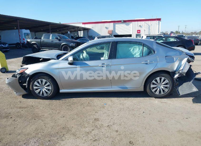 Photo 14 of 2022 Toyota Camry LE HYBRID (VIN 4T1C31AK2NU578509)