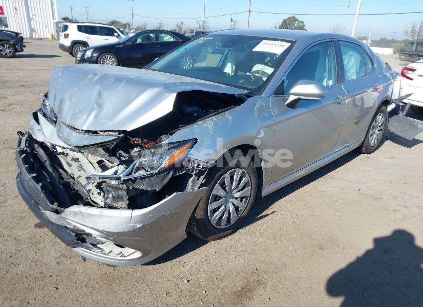 Photo 2 of 2022 Toyota Camry LE HYBRID (VIN 4T1C31AK2NU578509)
