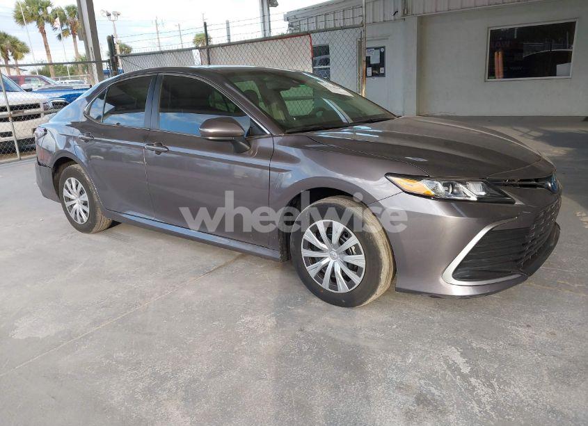 2022 Toyota Camry LE HYBRID (VIN 4T1C31AK2NU598498) main photo